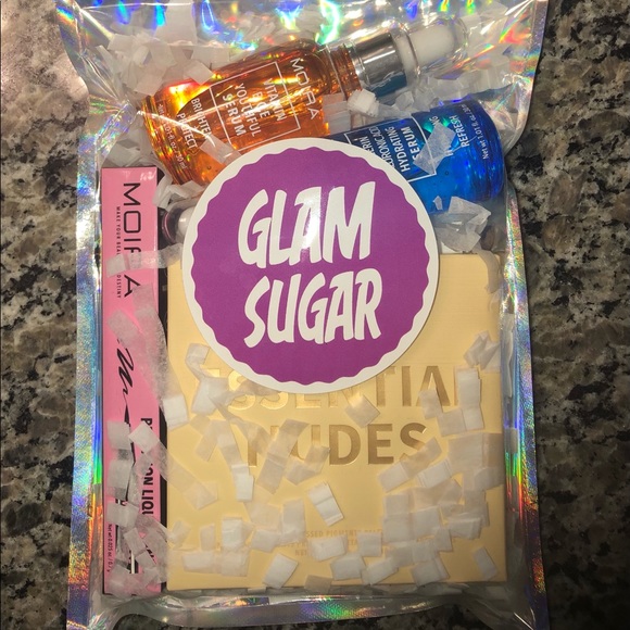 Glam Bag - Moira Cosmetics - Picture 1 of 7